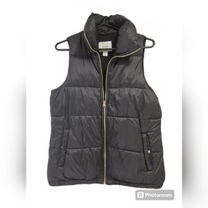 Womens Old Navy puffer vest